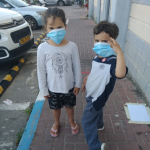 תמונה ילדים עם מסכה